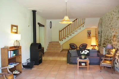 Graziosa casa in pietra con terrazza e giardi...