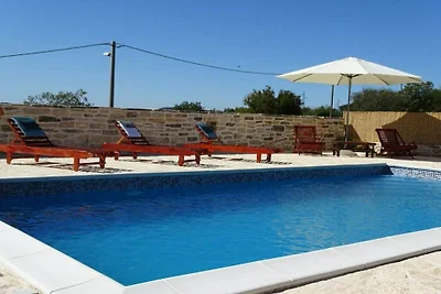 Ferienhaus in Benkovac mit Schwimmbecken