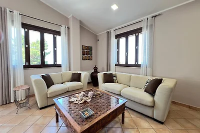 Charmante villa met gedeeld zwembad nabij Cas...