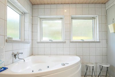 Geräumiges Ferienhaus in Tranekær mit Sauna