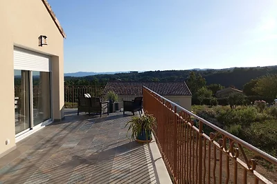 Villa des Figuiers immersa nel verde
