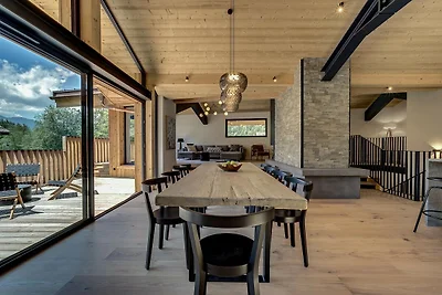 Chic & Spacious Chalet with Hot Tub & Sauna