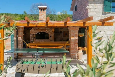 Eli Rustic mit privatem Pool