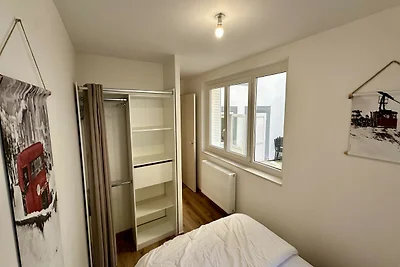 Sanctuaire luxuriant près de la forêt