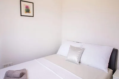 Holiday Home J&D No.3-Six Bedroom House  with...