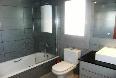 Wohnung in Estartit mit Garten