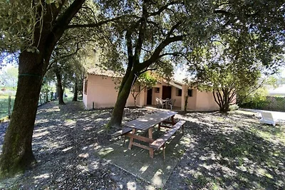 Villa mit Garten und Terrasse