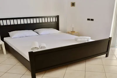 Gerהumiges Apartment mit Meerblick in Saranda