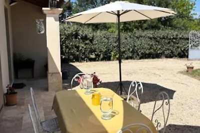 Haus in Lacoste mit Blick auf Luberon