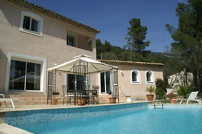 Spaziosa villa con piscina privata