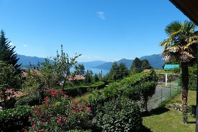 Gemütliches Ferienhaus in Colmegna mit eingez...