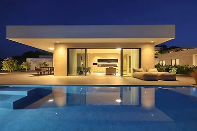Villa in Tkon mit Schwimmbecken