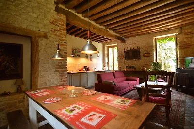 Schönes Ferienhaus mit Teich in Champvert