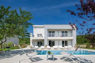 Villa in Stanisovi mit Schwimmbecken
