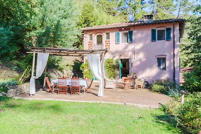 Villa tra i boschi a Camaiore