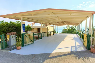 Superb Lovran Apartments with Sea Views - Stu...