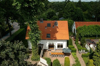 Geschmackvolles Ferienhaus mit großem Garten