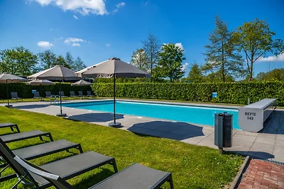 Chalet vlakbij de golfbaan op vakantiepark