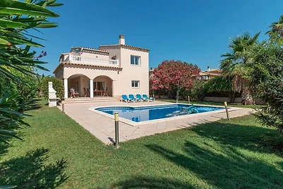 Villa in Sant Pere nahe Strand und Pool