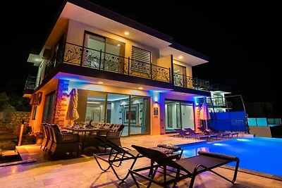 Villa in Kalkan mit Schwimmbecken