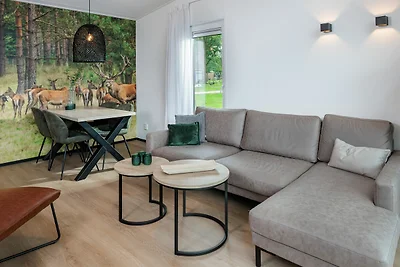 Moderne Lodge mit Geschirrspüler in einem Fer...