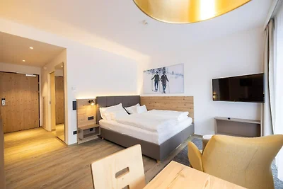 Moderne studio met woon- en slaapgedeelte.