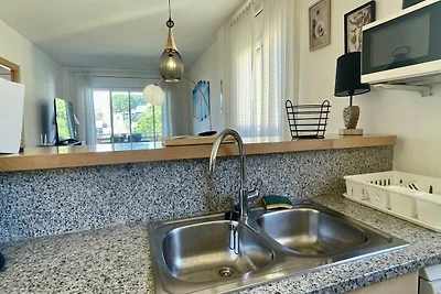 Apartment für sechs Personen mit Swimmingpool