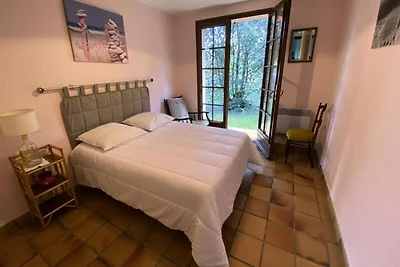 Villa mit Garten und Terrasse