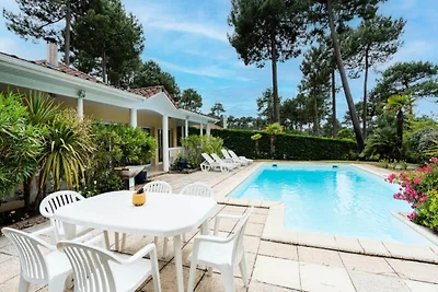 Villa in Lacanau mit privatem Pool und...
