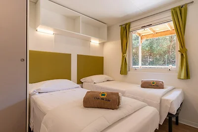 Mobilhome im Ferienpark mit grosser...