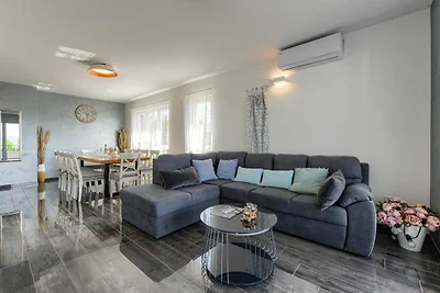 Moderne Villa mit Swimmingpool