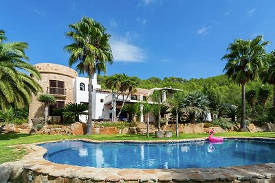 Luxusvilla mit wunderschönem Pool in Santa Eu...