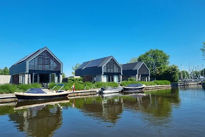 Watervilla in Balk met eigen aanlegsteiger