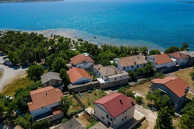 Apartment Zora in Seline am Meer, Kiesstrand