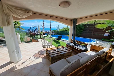 Beautiful Unique Family Villa Emily - Five Be...