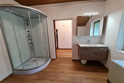 Appartamento moderno con vista sulle montagne
