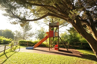 Mobilheim auf dem Hügel mit Pool