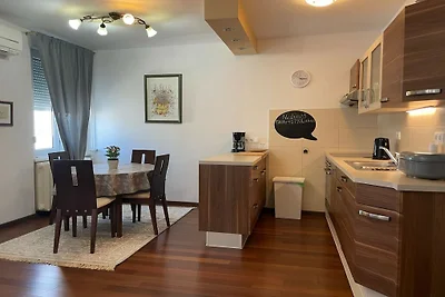 Appartement in Zagreb met balkon en...
