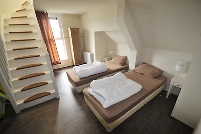 Freistehende Turmvilla mit Sauna, nahe dem...