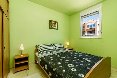 Einladende Wohnung in Mandre mit Terrasse