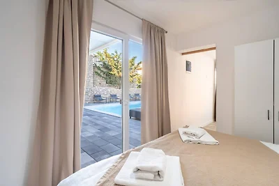 Villa in Pakostane mit privatem Pool