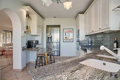 Villa con aria condizionata, piscina e jacuzz...