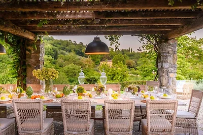 Villa di lusso con 10 camere da letto a Lucca