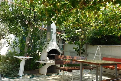 Vakantieappartement in Karlobag met barbecue