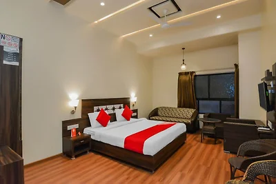 Stadthaus Oak Sinhgad Road Crossway