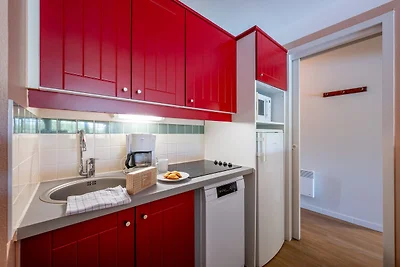 8-Person Scenic Landes Forest Apartment