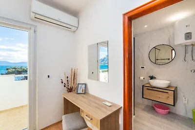 One bedroom apartment with sea view 1