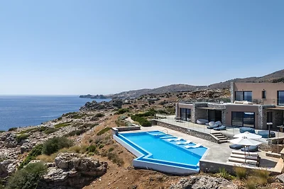Seafront luxury villa,infinity pool & devine...