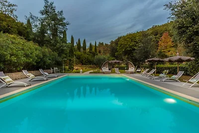Villa mit Gemeinschaftspool in San Rocco