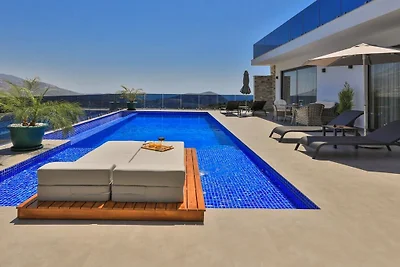 Villa in Kalkan mit Schwimmbecken